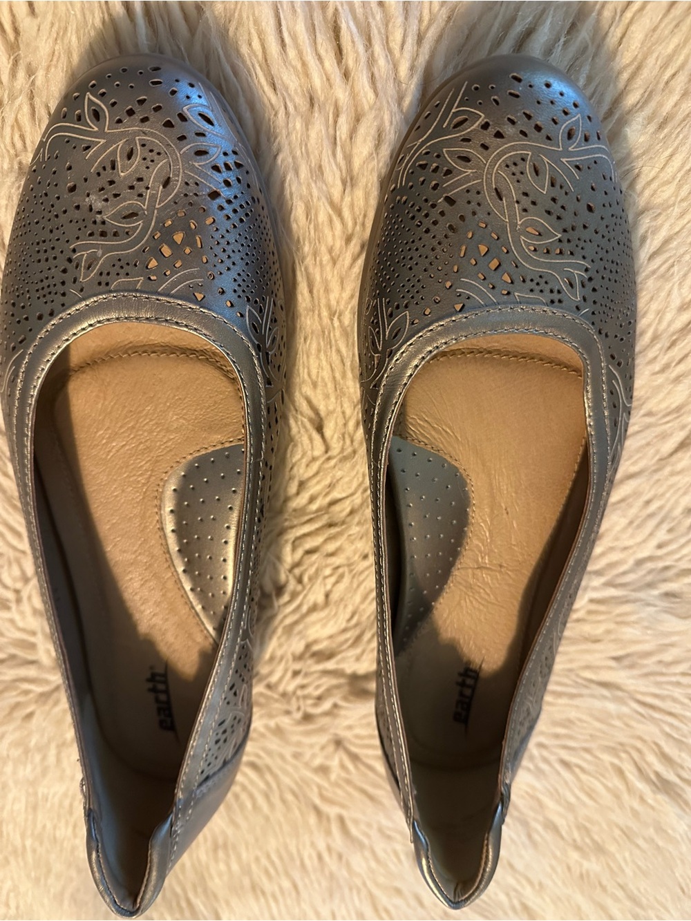 earth Origins Women's Metallic Gold Perforated Ballet Flats Size 10